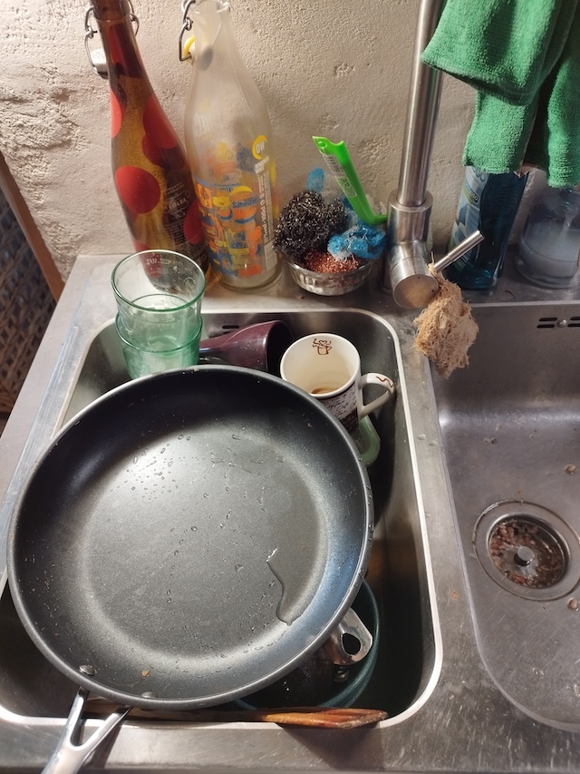 [Thumbnail for 1-dirty-dishes.jpg]