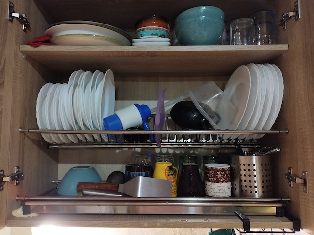 [Thumbnail for 3-A-clean-dishes.jpg]