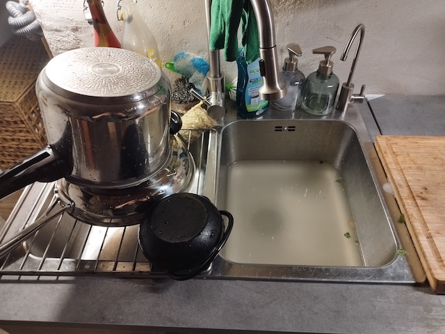 [Thumbnail for 5-A-clean-dishes-and-water-use.jpg]