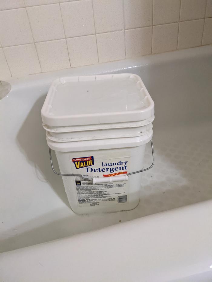 Bucket with lid