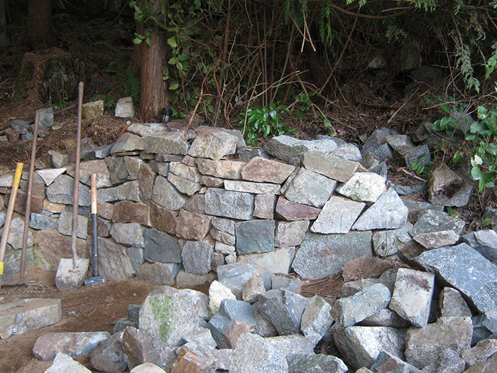 build a rock retaining wall
