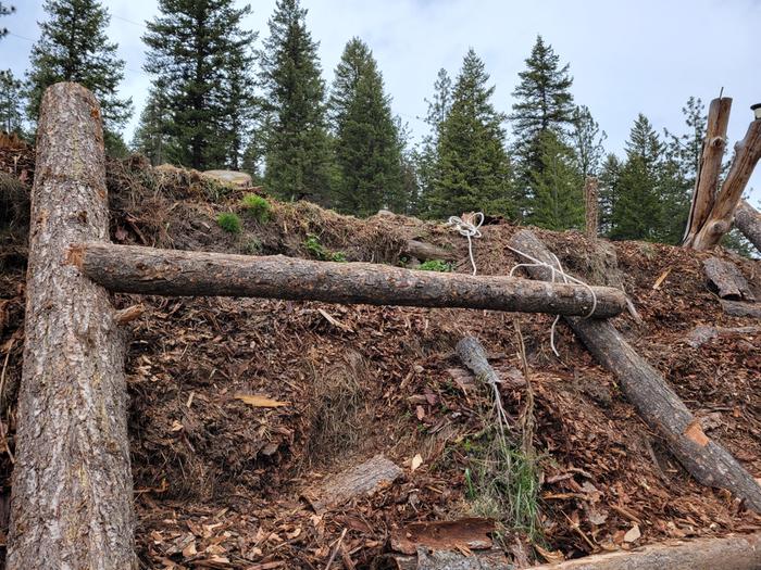 One end of the log is in place, while the other is held up with rope. This allowed me to check where I should make the notch on the other log
